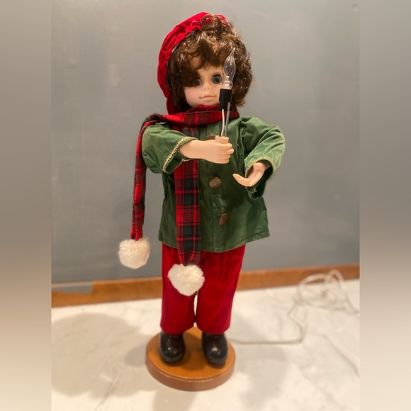 24”Telco Motion-ettes Christmas Carol Motion Doll w/ lighted Candle - Picture 1 of 2